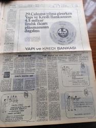 Cumhuriyet Gazetesi - 17 Eylül 1972 - Fikir Suçu Yazan Nadir Nadi Köşe Yazısı - Denizcilikte Bankası Zam Yaptı - Uluslararası Gazeteciler Federasyonu FİJ Başkanı Michanek Sohbet Toplantısı Yaptı - İstanbul'un Polis Kadrosu Yetersiz - Faili Meçhul Suç Oranı Devamlı Yükseliyor - İsrail Lübnan'daki Bazı Gerilla Köylerini Takıp Yıktı - Bir Yalnızlık Yazan Oktay Akbal Köşe Yazısı - Münih Olayı Ve Ortadoğu Yazan Profesör Doktor Ahmet Şükrü Esmer - Abdülcanbaz Çizen Turhan Selçuk - İzmir'in İçinde Samim Kocagöz'ün Romanı Yazı Dizisi - Doktor Cemil Yıldız İncesu'nun Romanı Yazı Dizisi - Dişi Bond Çizgi Roman - Tiffany Jones Çizgi Roman - Garth Çizgi Roman - Malkoçoğlu Konu Ve Resim Ayhan Başoğlu - İstanbul Ankara Radyosu Programı - Hacıhüsrevliler Yazan Selahattin Güler - Galatasaray Şekerspor Deplasmanından 1 Puanla Dönüyor - Kanadalıların İddiası Montreal Stadı Münih'i Bastıracak - Steve Prefontaine Wottle Ve Ryun Geçildi
