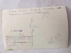 YEŞİLÇAM'IN YILDIZI FATMA GİRİK'İN ORİJİNAL FOTOĞRAFI - 1989 SEÇİMLERİNDE SOSYAL DEMOKRAT HALKÇI PARTİ SHP'DEN ŞİŞLİ BELEDİYE BAŞKANI SEÇİLEN FATMA GİRİK'İN BAŞKANLIK SÜRECİNDE ÇEKİLMİŞ BİR FOTOĞRAFI - FATMA GİRİK KARDEŞİ GÜNAY ve AYSUN'UN NİKAHINI KIYARKEN, 17 MAYIS 1989 - SİYAH & BEYAZ - 18 x 12 cm EBADINDA