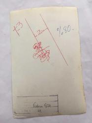 YEŞİLÇAM'IN YILDIZI FATMA GİRİK'İN ORİJİNAL FOTOĞRAFI - 1989 SEÇİMLERİNDE SOSYAL DEMOKRAT HALKÇI PARTİ SHP'DEN ŞİŞLİ BELEDİYE BAŞKANI SEÇİLEN FATMA GİRİK'İN BAŞKANLIK SÜRECİNDE ÇEKİLMİŞ BİR FOTOĞRAFI - FATMA GİRİK SEÇİMLERDE OY KULLANIP SANDIĞA ZARF ATARKEN - SİYAH & BEYAZ - 18 x 12 cm EBADINDA