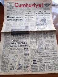 Cumhuriyet Gazetesi - 22 Eylül 1972 - Kahrolsun Yazan Nadir Nadi Köşe Yazısı - Tomruk Ve Tütün Satışlarında Bazı Usulsüzlükler Yapıldığı Öne Sürülüyor - Hazine Zararı 350 Milyon Lira - Süleyman Demirel Tartışma Olmayacaksa Partilere Kilit Vurulsun - Kurucumuz Yunus Nadi Büyük Kurtarıcı Atatürk İle Fotoğraf - 1972 1973 Yunus Nadi Armağanı Yarışması Konu Dil - CHP Giresun Senatörü İhsan Topaloğlu Süleyman Demirel'e Cevap Verdi - Kalkınma Ve Tiyatro Yazan Muhsin Ertuğrul - Yeryüzünde Yalnızız Yazan Oktay Akbal - Bomba Mektup Furyası Devam Ediyor - Abdülcanbaz Çizen Turhan Selçuk - İzmir'in İçinde Samim Kocagöz'ün Romanı Yazı Dizisi - Doktor Cemil Yıldız İncesu'nun Romanı Yazı Dizisi - Malkoçoğlu Yazan Ve Çizen Ayhan Başoğlu - Dişi Bond Çizgi Roman - Tiffany Jones Çizgi Roman - Garth Çizgi Roman - Almanya'ya Enerji Çok Kalifiye İşçi Türkiye'deki Gidiyor - Mevsimin Başında Türk Sineması - Yaralı Kurt Filminde Cüneyt Arkın - Üçüncü Keloğlan Filmi Metin Erksan  Keloğlanla Can Kız