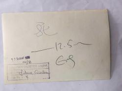 YEŞİLÇAM'IN YILDIZI FATMA GİRİK'İN ORİJİNAL FOTOĞRAFI - 1989 SEÇİMLERİNDE SOSYAL DEMOKRAT HALKÇI PARTİ SHP'DEN ŞİŞLİ BELEDİYE BAŞKANI SEÇİLEN FATMA GİRİK'İN BAŞKANLIK SÜRECİNDE ÇEKİLMİŞ BİR FOTOĞRAFI - FATMA GİRİK, MUSTAFA SARIGÜL ve PARTİLİLER KOLKOLA YÜRÜRKEN, 27 ŞUBAT 1989 - SİYAH & BEYAZ - 18 x 12 cm EBADINDA