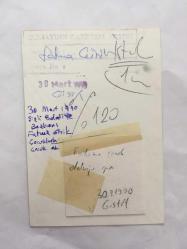 YEŞİLÇAM'IN YILDIZI FATMA GİRİK'İN ORİJİNAL FOTOĞRAFI - 1989 SEÇİMLERİNDE SOSYAL DEMOKRAT HALKÇI PARTİ SHP'DEN ŞİŞLİ BELEDİYE BAŞKANI SEÇİLEN FATMA GİRİK'İN BAŞKANLIK SÜRECİNDE ÇEKİLMİŞ BİR FOTOĞRAFI - FATMA GİRİK, PARKTA SALINCAKTA KÜÇÜK BİR KIZ ÇOCUĞUNU KUCAĞINDA SALLARKEN, 30 MART 1990 - 12 x 9 cm EBADINDA