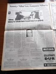 Cumhuriyet Gazetesi - 4 Temmuz 1993 - Sivas Madımak Otelinde Katliam - Hasret Gültekin - Nesimi Çimen - Metin Altıok - Muhlis Akarsu - Behçet Aysan - Madımak Katliamını Yapanları Sivas Belediye Başkanı Temel Karamollaoğlu Yönlendirdi - Aziz Nesin Beni Suçlayan Namussuzdur - Necmettin Erbakan Olaylar Sivas'a Gitmiş Bir Ekibin Halkı Tahrik Etmesinin Sonucudur Dedi - Tansu Çiller Olay Alevi Sünni Çekişmesi Değil Dedi - Sting Ben Bir İngilizim Efes'te Dedi - Halkın Emek Partisinin Sadece Adı Kaldı Yadigar - Başbakan Tansu Çiller Van Yangını İle Sivas Madımak Yangınını Karıştırdı - Nihat Ziyalan Yılmaz Güney'in Tokadı Beni Avustralya'ya Getirdi - Saraybosna Ateş Altında - Uğur Mumcu'nun Son Araştırması Kürt Dosyası Yazı Dizisi - Sivas Katliamında Hizbullah Parmağı- Devlet Madımak Otelinde Katliam Seyirci Kaldı - Başbakan Yardımcısı Erdal İnönü Ve Genelkurmay Başkanı Doğan Güreş Madımak Oteli Önünde İnceleme Yaptı - Deniz Baykal Hükümet Üzerine Düşeni Yapmadı Dedi - Pir Sultan Abdal