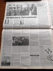 Cumhuriyet Gazetesi - 4 Temmuz 1993 - Sivas Madımak Otelinde Katliam - Hasret Gültekin - Nesimi Çimen - Metin Altıok - Muhlis Akarsu - Behçet Aysan - Madımak Katliamını Yapanları Sivas Belediye Başkanı Temel Karamollaoğlu Yönlendirdi - Aziz Nesin Beni Suçlayan Namussuzdur - Necmettin Erbakan Olaylar Sivas'a Gitmiş Bir Ekibin Halkı Tahrik Etmesinin Sonucudur Dedi - Tansu Çiller Olay Alevi Sünni Çekişmesi Değil Dedi - Sting Ben Bir İngilizim Efes'te Dedi - Halkın Emek Partisinin Sadece Adı Kaldı Yadigar - Başbakan Tansu Çiller Van Yangını İle Sivas Madımak Yangınını Karıştırdı - Nihat Ziyalan Yılmaz Güney'in Tokadı Beni Avustralya'ya Getirdi - Saraybosna Ateş Altında - Uğur Mumcu'nun Son Araştırması Kürt Dosyası Yazı Dizisi - Sivas Katliamında Hizbullah Parmağı- Devlet Madımak Otelinde Katliam Seyirci Kaldı - Başbakan Yardımcısı Erdal İnönü Ve Genelkurmay Başkanı Doğan Güreş Madımak Oteli Önünde İnceleme Yaptı - Deniz Baykal Hükümet Üzerine Düşeni Yapmadı Dedi - Pir Sultan Abdal