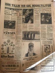 YENİ SABAH GAZETESİ 1 OCAK 1963 YIL :25 SAYI :8552--Otomobil ithali için iki milyon dolarlık tahsis kabul edilmedi ---Barzani kuvvetleri dağıldı --Avrupa ve Amerika da karakış --Gürültü yüzünden intihara kalkıştı --1962 nin en mühim hadiseleri :Küba 22 Şubat ve Plan ---Gürsel Bazı üzücü olayların piyasaya tesiri büyük dedi --ÇOMBE gerilla savaşı yapacak --İki milyon lira İstanbul a çıktı ---Bir günlük mütareke :Siyavuşgil --Bir gün daha sabredemeyen 52 kumarbaz  suçüstü yakalandı ---1000 Yıllık Bir Gol Boşaltılıyor --1962 de Sinema : Geçen sene Türk ve Dünya Sineması için duraklama devri Oldu ---Yılın son günü  yurtta 5 cinayet işlendi --Sinema : Garsonun marifetleri --Şirinyer cinayetinin esrarı aydınlanıyor ---Milli Ligin İkinci Devresi Cumartesi Günü Başlıyor ---APAK Federasyonu için yeni komiteler kuruyor --Voleybol de Galatasaray ,İsrail Milli Takımına Yenildi :3-1--Galatasaray İzmir den 2 Sakatla Döndü --İTÜ Belçika da galip : 65-37--Dünyanın en iyi on bir futbolcusu --