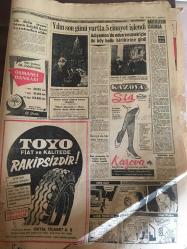YENİ SABAH GAZETESİ 1 OCAK 1963 YIL :25 SAYI :8552--Otomobil ithali için iki milyon dolarlık tahsis kabul edilmedi ---Barzani kuvvetleri dağıldı --Avrupa ve Amerika da karakış --Gürültü yüzünden intihara kalkıştı --1962 nin en mühim hadiseleri :Küba 22 Şubat ve Plan ---Gürsel Bazı üzücü olayların piyasaya tesiri büyük dedi --ÇOMBE gerilla savaşı yapacak --İki milyon lira İstanbul a çıktı ---Bir günlük mütareke :Siyavuşgil --Bir gün daha sabredemeyen 52 kumarbaz  suçüstü yakalandı ---1000 Yıllık Bir Gol Boşaltılıyor --1962 de Sinema : Geçen sene Türk ve Dünya Sineması için duraklama devri Oldu ---Yılın son günü  yurtta 5 cinayet işlendi --Sinema : Garsonun marifetleri --Şirinyer cinayetinin esrarı aydınlanıyor ---Milli Ligin İkinci Devresi Cumartesi Günü Başlıyor ---APAK Federasyonu için yeni komiteler kuruyor --Voleybol de Galatasaray ,İsrail Milli Takımına Yenildi :3-1--Galatasaray İzmir den 2 Sakatla Döndü --İTÜ Belçika da galip : 65-37--Dünyanın en iyi on bir futbolcusu --