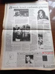Cumhuriyet Gazetesi - 7 Temmuz 1993 - Erzincan'da Kanlı Baskın 28 Ölü - PKK Kemaliyenin Başbağlar Köyünü Bastı - Aziz Nesin'in  Tahrif Edilerek Gerekçe Yapılan Sivas Konuşmasının Tam Metni - Sivas Ayaklanması İçin Araştırma - Azeri Petrolü Türkiye'den Geçecek - Sivas Madımak Katliamını Protestoya Dayak Ve Gözaltı - Şeriatçı Alevi'yi Neden Yakar Yazan İyi İlhan Selçuk Köşe - Ozan Asım Bezirciye - Başbakan Tansu Çiller Liderliğinde Yeni Hükümet Anıtkabir'de - Kara Ses Cemalettin Kaplan'a Göre Suçlu Kemalist Devlet - Şeriatçılar Hala Aziz Nesin'in Kelimesinin Peşinde - Uzanlar Ve Ayan'a Büyük Gözaltı - Kuzey Irak Kürtleri Aç - Rauf Denktaş Eroğlu Hükümeti Federasyonda İnanmıyor Dedi - Uğur Mumcu'nun Son Araştırması Kürt Dosyası - Trafik Kazası Geçiren Galatasaraylı Muammed Futbolu Bırakıyor Mu - Fenerbahçe Bankası 94'te Hizmetinizde - Çatalca At Yarışı Merkezi Olacak - Erman Toroğlu Kokart Takamayacak - Boşnakların Dramı Bosna Cehennemi Yazan Ergin Hacıosmanoviç Yazı Dizisi