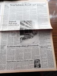 Cumhuriyet Gazetesi - 10 Temmuz 1993 - Şair Metin Altıok'da Öldü - İrticanın Eğitim Kampları - Şeytan Ayetleri Yazarı Salman Rüşdü'den Cumhuriyet'e Özel Demeç Suçlu Aziz Nesin Değil Yobazlar - İmam Erdal İnönü'yü Münafıklıkla Suçladı - Rıfat Ilgaz Son Yolculuğuna Uğurlanıyor - Eurovision Artık Hayal Oldu - Tansu Çiller Türk İş'i Yumuşattı - Kağıthane İşçisi SHP'yi İşgal Etti - Mesut Yılmaz Anayol'un Şansı Yok dedi - Madımak Oteli Utanç Müzesi Oluyor - Sivas Katliamında Kimin İhmali Var - İstanbul Barosu Başkanı Turgut Kazan - Sivas Katliamı Protestolarına Valilikten Yasak - Aziz Nesin'in İfadesini Alındı - Tansu Çiller Özelleştirme Öncelikli İşimiz- Batılılar Kuzey Irak'ı Terk Ediyor - Kızıl Ordu Fraksiyonu RAF Almanya'da Savaşa Devam Dedi - Ölü Ozanlar Kenti Yazan Çetin Yiğenoğlu Yazı Dizisi - Fatih Terim Milli Takım Patronu - Atlet Carl Lewis'in Madalya Yemini - Soner Sakatladığı Okan Buruk İle El Ele - Boşnakların Dramı Bosna Cehennemi Yazan Ergin Hacıosmanoviç Yazı Dizisi