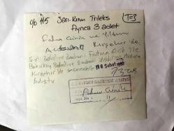 YEŞİLÇAM'IN YILDIZI FATMA GİRİK'İN TIPKI BASIM FOTOĞRAFI - 1989 SEÇİMLERİNDE SOSYAL DEMOKRAT HALKÇI PARTİ SHP'DEN ŞİŞLİ BELEDİYE BAŞKANI SEÇİLEN FATMA GİRİK'İN BAŞKANLIK SÜRECİNDE ÇEKİLMİŞ BİR FOTOĞRAFI - FATMA GİRİK ve YILDIRIM AKTUNA KIRŞEHİR'DE SEÇİM GEZİSİ YAPARKEN  - SİYAH & BEYAZ - 14 x 13 cm EBADINDA