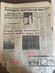 YENİ SABAH GAZETESİ 22 OCAK 1963 YIL :25 SAYI :8573--Mahalli Seçimlere Dair AP Önergeleri Dün Reddedildi ---Gecekondular 297 Bine Çıktı ---Gülek i AP liler Protesto Etti --Trakya da sühunet sıfırın altında 12 ye kadar düştü ---Yeni  otomobil plakaları şoförleri şaşırtıyor --Bir sanık için 125 yıl ceza istendi --Bir Mebusun Şikayeti :Siyavuşgil --Müdüriyetten kaçmağa kalkan hırsız  alt katta  yakalandı --Zeytinyağı nın yerini soya yağı alıyor --Richart Burton ,Liz le gezerken dayak yedi ---Kruşçef nükleer denemelerin kontrolü teklifini  kabul etti --Yakında piyasaya  verilecek yeni yağın kilosu  5 kilosu 5 lira olacak ---Haldun Taner kendi çıkmazında ---Milan dün iddialı geldi ---Galatasaray ın nihai kadrosu belli oldu --İki Milli Lig Maçı Yine Tehir Edildi --Toto 11 üzerinden değerlendirilecek ---Milan Venezia Maçının İptali Muhtemel ---Mebusların çocuk zammını  teklif edildi ---Kocası ile yatan kadın öldürüldü --