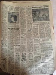 YENİ SABAH GAZETESİ 21 OCAK 1963 YIL :25 SAYI :8572--Devlet Turizmle Uğraşamayacak ---Talebelerin Celal Bayar ı Ziyaretine Müsaade Verilmedi ---Yeni Af Tasarısı Meclise Veriliyor --Kutuplardan yeni bir soğuk dalgası geliyor ---Keban Barajı için Almanya kredi açacak --Aya Yani kilisesi üçüncü  defa  soyuldu --Kasım Kürtleri teslim olmaya  davet etti ---İstanbul Dökülüyor : Siyavuşgil --12,5 liraya satılan on beş yaşında bir kız ele geçti --Şehirde ki  bozuk yollara hiç kimse  sahip  çıkmıyor ---2 Milyonluk kaçak eşya ele geçti ---Orhan Boran ve Küçük Orkestra --Zeki Müren Ramazan da çalışmayacak --Can lı  Venezia Milan 2-1 yendi --Milan Bugün Geliyor --Galatasaray ın B kadrosu B.Spor a 3-2 yenildi --Karşıyaka ve Göztepe galip --İst.Spor ,Kasımpaşa ile yenişemedi :1-1--Tehir  maçları bugün ve yarın oynanacak ---H.Tepe :1 A.Gücü :1--Çocuk felci vakaları artıyor ---