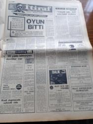 Milliyet Gazetesi - 7 Kasım 1970 - Süleyman Demirel Bu Ne Biçim Parlamento Denmemeli - Nato'ya Göre Türkiye'nin Stratejik Önemi Azalıyor - Ünlü Life Dergisi Kruşçef'in Anılarını Elde Etti - Filistinli Kadın Komando Leyla Hâlid Bir Gerillacı İle Evlendi - Filistin Halk Kurtuluş Cephesi - Burhan Felek Köşe Yazısı - İtalya Kızıl Çin'i Tanıdı - Brigitte Bardot İspanya'da - Evli Bir Kadının Günlüğünden Yazan Peride Celal Yazı Dizisi - Boncuk Karikatür Walt Disney - Maruf Bey Çizen Martin - Allahlık Ali Bey Çizen Swan - Johnny Hazard Çizen Frank Robbins - Hoş Memo Karikatür Çizen Al Capp - Karaoğlan Yazan Ve Çizen Suat Yalaz - Murat Davman'ın Son Macerası İki Kere İki On İki Eder Yazan Ümit Deniz Yazı Dizisi - İtiraf Yazan Arthur London Yazı Dizisi - Fikret Kızılok Hey Dergisi 18 Kasım'da Çıkıyor Dedi - Zirvede 30 Melodi En Çok Satan Plaklar - Fenerbahçe Samsun Önünde - Beşiktaş Antrenörü Teoderescu Boluspor'u Kendi Sahasında Yeneceğiz - Futbolun Hesapsız Yayılışı Zararlı Oldu