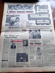 Milliyet Gazetesi - 7 Kasım 1970 - Süleyman Demirel Bu Ne Biçim Parlamento Denmemeli - Nato'ya Göre Türkiye'nin Stratejik Önemi Azalıyor - Ünlü Life Dergisi Kruşçef'in Anılarını Elde Etti - Filistinli Kadın Komando Leyla Hâlid Bir Gerillacı İle Evlendi - Filistin Halk Kurtuluş Cephesi - Burhan Felek Köşe Yazısı - İtalya Kızıl Çin'i Tanıdı - Brigitte Bardot İspanya'da - Evli Bir Kadının Günlüğünden Yazan Peride Celal Yazı Dizisi - Boncuk Karikatür Walt Disney - Maruf Bey Çizen Martin - Allahlık Ali Bey Çizen Swan - Johnny Hazard Çizen Frank Robbins - Hoş Memo Karikatür Çizen Al Capp - Karaoğlan Yazan Ve Çizen Suat Yalaz - Murat Davman'ın Son Macerası İki Kere İki On İki Eder Yazan Ümit Deniz Yazı Dizisi - İtiraf Yazan Arthur London Yazı Dizisi - Fikret Kızılok Hey Dergisi 18 Kasım'da Çıkıyor Dedi - Zirvede 30 Melodi En Çok Satan Plaklar - Fenerbahçe Samsun Önünde - Beşiktaş Antrenörü Teoderescu Boluspor'u Kendi Sahasında Yeneceğiz - Futbolun Hesapsız Yayılışı Zararlı Oldu