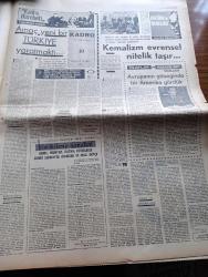 Milliyet Gazetesi - 11 Kasım 1970 - Eski Askerler Aslan Olmazlar Yazan Abdi İpekçi Köşe Yazısı - De Gaulle Öldü - Başbakan Süleyman Demirel Bugün De Gaulle İçin Hazırlanacak Tören İçin Paris'e Gidecek - Atatürk'ü Andık - İsmet İnönü Ankara TV'sindeki Konuşmasında Atatürk Devrimlerinin Laik Cumhuriyet İlkeleri Hücuma Uğrayacaktır Dedi - Sovyet Sınırını Geçtikleri İddiasıyla Gümrü'ye İndirilen Askeri Uçakta Bulunan Albay Cevat Denli 2 Amerikalı General Ve U 8 İade Edildi - Ah Atatürk Sağ Olsaydı Yazan Sadi Koçaş - Kadro Hareketi Yazan Şevket Süreyya Aydemir Yazı Dizisi - Evli Bir Kadının Günlüğünden Yazan Peride Celal Yazı Dizisi - Karaoğlan Yazan Ve Çizen Suat Yalaz - Murat Davman'ın Son Macerası İki Kere İki On İki Eder Yazan Ümit Deniz Yazı Dizisi - Hoş Nemo Çizen Allah Capp - Atatürk'ün İdeolojisi Yazan Yakup Kadri Karaosmanoğlu - Muhammed Ali Clay'in Yumrukları İle Sendeleyen Quarry - Avusturya Basınının Görüşü Cemal Kamacı İyi Rakiple Karşılaştırılmadı - Eczacıbaşı Voleybol
