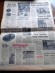 Milliyet Gazetesi - 11 Kasım 1970 - Eski Askerler Aslan Olmazlar Yazan Abdi İpekçi Köşe Yazısı - De Gaulle Öldü - Başbakan Süleyman Demirel Bugün De Gaulle İçin Hazırlanacak Tören İçin Paris'e Gidecek - Atatürk'ü Andık - İsmet İnönü Ankara TV'sindeki Konuşmasında Atatürk Devrimlerinin Laik Cumhuriyet İlkeleri Hücuma Uğrayacaktır Dedi - Sovyet Sınırını Geçtikleri İddiasıyla Gümrü'ye İndirilen Askeri Uçakta Bulunan Albay Cevat Denli 2 Amerikalı General Ve U 8 İade Edildi - Ah Atatürk Sağ Olsaydı Yazan Sadi Koçaş - Kadro Hareketi Yazan Şevket Süreyya Aydemir Yazı Dizisi - Evli Bir Kadının Günlüğünden Yazan Peride Celal Yazı Dizisi - Karaoğlan Yazan Ve Çizen Suat Yalaz - Murat Davman'ın Son Macerası İki Kere İki On İki Eder Yazan Ümit Deniz Yazı Dizisi - Hoş Nemo Çizen Allah Capp - Atatürk'ün İdeolojisi Yazan Yakup Kadri Karaosmanoğlu - Muhammed Ali Clay'in Yumrukları İle Sendeleyen Quarry - Avusturya Basınının Görüşü Cemal Kamacı İyi Rakiple Karşılaştırılmadı - Eczacıbaşı Voleybol