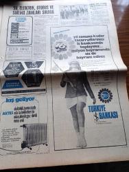 Milliyet Gazetesi - 12 Kasım 1970 -  De Gaulle Bugün Toprağa Veriliyor - ODTÜ Mali Sıkıntı İçinde - Uçak Kaçıran İki Öğrenciye Siyasi İltica Hakkı Tanıyoruz Rus Pilotu Ve Bir Yolcuyu Veriyoruz - İş Kanunu Bugün Yürürlülükten Kalkıyor - Türkiye Güzeli Afet Tuğbay Dün Alışveriş Yaptı Bugün Balmumu Heykel Müzesine Gidecek - Şoförlerin Boykotu İstanbul'da Hayatı Durduramadı - Burhan Felek Köşe Yazısı - Su Elektrik Otobüs Ve Sinema Zamları Sırada - Evli Bir Kadının Günlüğünden Yazan Peride Celal Yazı Dizisi - Hoş Memo Karikatür Çizen Al Capp - Johnny Hazard Çizen Frank Robbins - Boncuk Karikatür Walt Disney - Karaoğlan Yazan Ve Çizen Suat Yalaz - Murat Davman'ın Son Macerası İki Kere İki On İki Eder Yazan Ümit Deniz Yazı Dizisi - Kadro Hareketi Yazan Şevket Süreyya Aydemir Yazı Dizisi - Atatürk'ün İdeolojisi Yazan Yakup Kadri Karaosmanoğlu Yazı Dizisi - Kral Öldü Yaşasın Kral Mini Şort Modası - İzzet Günay Hey Dergisi 18 Kasım'da Çıkıyor Dedi - Kulüp İdarecileri İsmet Sezgin İle Anlaştı