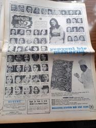 Milliyet Gazetesi - 16 Kasım 1970 - Ortak Pazarda 23 Kasım'da Altı Ek Anlaşma imzalıyoruz - 22 Yıllık Gümrük İndirimi Belli Oldu- Siklon Sebebiyle Pakistan'da Bir Günde 15 Bin Ceset Toplandı - CHP'li Aleviler Genel Sekreter Bülent Ecevit'i Destekliyor - Uçak Kaçırma Yakınlaşma Politikasına Zarar Veriyor - Hangisi Daha Güzel Dünya Güzellik Yarışması Adayları Fotoğraf - Abdi İpekçi Köşe Yazısı - Evli Bir Kadının Günlüğünden Yazan Peride Celal Yazı Dizisi - Karaoğlan Yazan Ve Çizen Suat Yalaz - Murat Davman'ın Son Macerası İki Kere İki On İki Eder Yazan Ümit Deniz - Hoş Memo Karikatür Çizen Al Capp - Johnny Hazard Çizen Frank Robbins - Sahne Aşkları Çizen Leonard Starr - Kadro Hareketi Yazan Şevket Süreyya Aydemir Yazı Dizisi - Galatasaray 4 Dakikada Yok Oldu - Beşiktaş Samsunspor Karşısında Son Beş Dakikada Devrildi - Fenerbahçe Göztepe Karşısında Galibiyeti Kaçırdı 0 0 - Şükrü Gülesin - Gündüz Kılıç