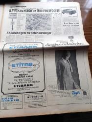 Milliyet Gazetesi - 10 Ekim 1970 - İsmet İnönü Ortadoğu Olaylarına Karışmayalım - Başbakan Süleyman Demirel Bulgaristan'dan Döndü İşbirliği İçin Anlaşma Oldu - Veliler Levent Lisesi'ni Bastı - CHP Genel Sekreteri Bülent Ecevit Kemal Satır'a Cevap Vermiyor - Milliyet 1970 Türkiye Güzelini Seçiyor Adaylar Fatma Belgen - Burhan Felek Köşe - Kuzey Vietnam Nixon'un Teklifini Reddetti - Hoş Memo Karikatür Çizen Al Capp - Johnny Hazard Çizen Frank Robbins - Sahne Aşkları Çizen Leonard Starr - Allahlık Ali Bey Çizen Swan - Boncuk Karikatür Walt Disney - Karaoğlan Yazan Ve Çizen Suat Yalaz - Tehlikeli Çocuk Çeviren Nihal Akkaya Yazı Dizisi - Şeytanistan Yazan Ali Yüce Yazı Dizisi - Nasır Kalan Arap Alemi Yazan Metin Toker Yazı Dizisi - Kaygısızlar Jimi Hendrix'i En Son Biz Dinledik Dedi - Zirvede 30 Melodi En Çok Satan Plaklar-- Almanların A ve Ümit Kadroları Açıklandı H.Schön  Netzer'i Takıma Almadı - Milli Takım Antrenörü Sabri Kiraz Oyuncuları Uyardı Aman Bu Hafta Sakatlanmayın