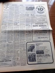 Milliyet Gazetesi - 11 Ekim 1970 - Mete Akyol İşin İçyüzünü Anlattı Kredi Haberleri Doğrudur - Süleyman Demirel Partide Tesanüt İstedi - Süleyman Demirel'in Suçlamaları Yazan Abdi İpekçi Köşe Yazısı - Muhittin Sandıkçıoğlu Galatasaray Lisesi Müdürlüğünden Emekli Oldu - Milliyet 1970 Türkiye Güzelini Seçiyor Adaylar Dilek Aksu - ABD'de En Hızlı Şilebe Türkiye Adını Koydular - Şili Sağdan Sola Yazan Talat Halman - Dominolar Devrilirken Yazan İsmail Cem - Bilimsel Yarışma Sonuçlandı Bilim Ödülünü Profesör Orhan Ulutin  Aldı - Migros'ta Grev Başladı - Taş Arabası Yazan Altan Erbulak - Karaoğlan Yazan Ve Çizen Suat Yalaz - Tehlikeli Çocuk Çeviren Nihal Akkaya Yazı Dizisi - Şeytanistan Yazan Ali Yüce Yazı Dizisi - Nasır'sız Kalan Arap Alemi Yazan Metin Toker Yazı Dizisi - Ayak Bacak Fabrikası Azak Tiyatrosunda - Rosenbergler Ölmemeli Oyunu Yöneten Genco Erkal Konuk Oyuncu Ayla Algan - Milli Takıma Antrenör Aranıyor - 1948 Olimpiyatları Grekoromen Ağır Siklet Şampiyonu Mersinli Ahmet