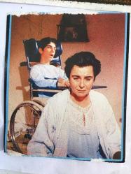 YEŞİLÇAM'IN YILDIZI FATMA GİRİK'İN ''GÜN ORTASINDA KARANLIK'' ADLI FİLMİNDEN VHS VİDEO KASET KARTONET ÖN YÜZÜ, TIPKI BASIM FOTOĞRAFI ve DERGİDEN KESİLME 2 ADET FOTOĞRAFI - 4'LÜ SET HALİNDE - TIPKI BASIM 18 x 15 cm, VHS KARTONET ÖN YÜZÜ 21 x 14 cm ve DİĞER DERGİDEN KESİLME 2 FOTOĞRAF 8 x 6 cm EBATLARINDADIR