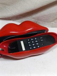 DUDAK ŞEKLİNDE KIRMIZI TUŞLU TELEFON