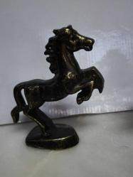 ŞAHLANMIŞ PİRİNÇ GÖRÜNÜMLÜ ALÜMİNYUM DÖKÜM ATLAR  14 CM