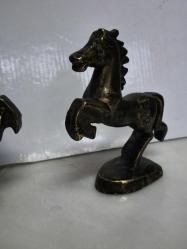 ŞAHLANMIŞ PİRİNÇ GÖRÜNÜMLÜ ALÜMİNYUM DÖKÜM ATLAR  14 CM