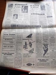 Milliyet Gazetesi - 29 Ekim 1970 - Cumhuriyetin 47. Yılı Törenlerle Kutlanıyor - Turhan Feyzioğlu Halk Sol'dan Adalet Partisinden De Bıktı Dedi - Sağlık Bakanı Vedat Ali Özkan Kolera'nın Hızı Yüzde 1'e Düştü - Bize Albayla Konuşma İzni Vermediler Rus Elçiliği İki Genci Görmek İstedi - Kraliçe Neden Kumral Veya Esmer Olsun - TİP ve Kongresi Yazanlar İsmail Cem - Evli Bir Kadının Günlüğünden Yazan Peride Celal Yazı Dizisi - Hoş Memo Karikatür Çizen Al Capp - Johnny Hazard Çizen Frank Robbins - Sahne Aşkları Leonard Starr - Maruf Bey Çizen Martin - Karaoğlan Yazan Ve Çizen Suat Yalaz - Şeytanistan Yazan Ali Yüce Yazı Dizisi - İtiraf Yazan Arthur London Yazı Dizisi - Muhammed Ali Clay Bonevana İle Karşılaşacak - Eskişehirspor Galip - Beşiktaşlı Necmi Ve Kaya'nın Jübilesi Bugün - İşte Beşiktaş'ın Değerli Futbolcusu Kaya Köstepen - Mithatpaşa Stadı