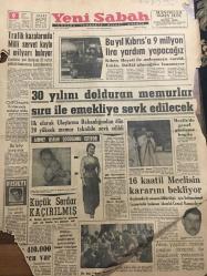 YENİ SABAH GAZETESİ 9 OCAK 1963 YIL :25 SAYI :8560--Trafik kazalarında Milli servet  kaybı 1 milyarı buluyor ---Bu yıl Kıbrıs a 9 Milyon lira yardım yapacağız --30 Yılını dolduran memurlar sıra ile emekliye sevk edilecek ---Küçük Serdar Kaçırılmış --16 Kaatil Meclisin Kararını Bekliyor --CHP Gençlik Kollarında İstifalar Oldu ---Lükse düşkün Garipler  Çetesi Dün Yakalandı --Kışın geri kalan günleri Türkiye de mülayim geçecek --Sinema :İçinden Çıkılamayan Çember --Devlet Bakanı ,Apak ın Projesini Kabul Etmedi ---TUSDER: Beşiktaş da kadro değişecek dedi ---Galatasaray ,Milan için yarın kampa giriyor --Fenerbahçe ,İbrahim ve Hilmi ye ceza verdi --İzmir büyük bir spor sitesine kavuşuyor ---Maliye Yatırım İndirimini Arttırmayı Kabul Etmiyor --Alem yapılan otobüs  peşine otomobil ile düşülerek yakalandı ---