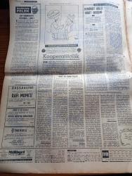Milliyet Gazetesi - 25 Aralık 1970 - İçişleri Bakanı Menteşeoğlu Daha Bazı Dernekler Kapatılacak Dedi - Biri Mustang Biri De Anadol Olan İki Ayrı Otomobilin Plakaları Aynı 34 HC 525 - Edebiyat Fakültesi Dekanı Profesör Sırrı Erinç İstifa Etti Fakülte Kapatıldı - Rauf Denktaş'a Karşı Gösteri Yapıldı - İstanbul Belediyesine Para Bulmak İçin Aksaray Geçidinde 146 Dükkan Satılabilir - Türk Hukuk Kurumu MİT Temel Hakları Hiçe Sayıyor - Komünist Usulü Nöbet Değişimi Yazan Metin Toker - Ünlü Casus Çiçero Öldü - Evli Bir Kadının Günlüğünden Yazan Peride Celal Yazı Dizisi - Karaoğlan Yazan Ve Çizen Suat Yalaz - Hoş Memo Karikatür Çizen Al Capp - Johnny Hazard Çizen Frank Robbins - Sahne Aşkları Çizen Leonard Starr - Maruf Bey Çizen Martin - Murat Davman'ın Son Macerası İki Kere İki On İki Eder Yazan Ümit Deniz Yazı Dizisi - Kruşçev'in Anıları Yazı Dizisi - Halter Şampiyonasında Balkan İkincisi Olduk - 4 Dünya 2 Balkan 1 Türkiye Rekoru Kırıldı