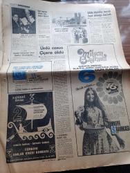 Milliyet Gazetesi - 25 Aralık 1970 - İçişleri Bakanı Menteşeoğlu Daha Bazı Dernekler Kapatılacak Dedi - Biri Mustang Biri De Anadol Olan İki Ayrı Otomobilin Plakaları Aynı 34 HC 525 - Edebiyat Fakültesi Dekanı Profesör Sırrı Erinç İstifa Etti Fakülte Kapatıldı - Rauf Denktaş'a Karşı Gösteri Yapıldı - İstanbul Belediyesine Para Bulmak İçin Aksaray Geçidinde 146 Dükkan Satılabilir - Türk Hukuk Kurumu MİT Temel Hakları Hiçe Sayıyor - Komünist Usulü Nöbet Değişimi Yazan Metin Toker - Ünlü Casus Çiçero Öldü - Evli Bir Kadının Günlüğünden Yazan Peride Celal Yazı Dizisi - Karaoğlan Yazan Ve Çizen Suat Yalaz - Hoş Memo Karikatür Çizen Al Capp - Johnny Hazard Çizen Frank Robbins - Sahne Aşkları Çizen Leonard Starr - Maruf Bey Çizen Martin - Murat Davman'ın Son Macerası İki Kere İki On İki Eder Yazan Ümit Deniz Yazı Dizisi - Kruşçev'in Anıları Yazı Dizisi - Halter Şampiyonasında Balkan İkincisi Olduk - 4 Dünya 2 Balkan 1 Türkiye Rekoru Kırıldı