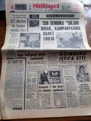 Milliyet Gazetesi - 21 Aralık 1970 - Abdi İpekçi Köşe Yazısı - Demokrat Parti Meclis'te Bir Başkan Vekilliği İstiyor - Silahı Bırak Kampanyası Büyüyor - 150 Sendika Silahı Bırak Kampanyasına Davet Edildi - Gomulka İstifa Etti - Ege Bölgesi Yine Sallandı - Türkler Köln'de Bir Erkeği Hadım Ettiler - Türkiye Liselerarası Halk Oyunları Ve Müzik Yarışması - Burhan Felek Köşe Yazısı - Vedat Dalokay Dünyanın En Büyük Camiini Yapacak - Evli Bir Kadının Günlüğünden Yazan Peride Celal Yazı Dizisi - Hoş Memo Karikatür Çizen Al Capp - Maruf Bey Çizen Martin - Johnny Hazard Çizen Frank Robbins - Sahne Aşkları Çizen Leonard Starr - Karaoğlan Yazan Ve Çizen Suat Yalaz - Murat Davman'ın Son Macerası İki Kere İki On İki Eder Yazan Ümit Deniz Yazı Dizisi - Kruşçev'in Anıları Yazı Dizisi - Bektaşi Dediğin Bir Büyük Adem Yazan Hasan Pulur - Gülriz Sururi Ve Engin Cezzar Morfin'e Başladılar - Bossa - Lider Bursaspor Beşiktaş'ı Da Devirdi - Galatasaray Ankaragücü Karşısında 1 0 Galip - Fenerbahçe