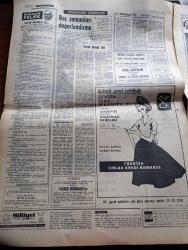 Milliyet Gazetesi - 21 Aralık 1970 - Abdi İpekçi Köşe Yazısı - Demokrat Parti Meclis'te Bir Başkan Vekilliği İstiyor - Silahı Bırak Kampanyası Büyüyor - 150 Sendika Silahı Bırak Kampanyasına Davet Edildi - Gomulka İstifa Etti - Ege Bölgesi Yine Sallandı - Türkler Köln'de Bir Erkeği Hadım Ettiler - Türkiye Liselerarası Halk Oyunları Ve Müzik Yarışması - Burhan Felek Köşe Yazısı - Vedat Dalokay Dünyanın En Büyük Camiini Yapacak - Evli Bir Kadının Günlüğünden Yazan Peride Celal Yazı Dizisi - Hoş Memo Karikatür Çizen Al Capp - Maruf Bey Çizen Martin - Johnny Hazard Çizen Frank Robbins - Sahne Aşkları Çizen Leonard Starr - Karaoğlan Yazan Ve Çizen Suat Yalaz - Murat Davman'ın Son Macerası İki Kere İki On İki Eder Yazan Ümit Deniz Yazı Dizisi - Kruşçev'in Anıları Yazı Dizisi - Bektaşi Dediğin Bir Büyük Adem Yazan Hasan Pulur - Gülriz Sururi Ve Engin Cezzar Morfin'e Başladılar - Bossa - Lider Bursaspor Beşiktaş'ı Da Devirdi - Galatasaray Ankaragücü Karşısında 1 0 Galip - Fenerbahçe