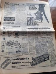 Milliyet Gazetesi - 21 Aralık 1970 - Abdi İpekçi Köşe Yazısı - Demokrat Parti Meclis'te Bir Başkan Vekilliği İstiyor - Silahı Bırak Kampanyası Büyüyor - 150 Sendika Silahı Bırak Kampanyasına Davet Edildi - Gomulka İstifa Etti - Ege Bölgesi Yine Sallandı - Türkler Köln'de Bir Erkeği Hadım Ettiler - Türkiye Liselerarası Halk Oyunları Ve Müzik Yarışması - Burhan Felek Köşe Yazısı - Vedat Dalokay Dünyanın En Büyük Camiini Yapacak - Evli Bir Kadının Günlüğünden Yazan Peride Celal Yazı Dizisi - Hoş Memo Karikatür Çizen Al Capp - Maruf Bey Çizen Martin - Johnny Hazard Çizen Frank Robbins - Sahne Aşkları Çizen Leonard Starr - Karaoğlan Yazan Ve Çizen Suat Yalaz - Murat Davman'ın Son Macerası İki Kere İki On İki Eder Yazan Ümit Deniz Yazı Dizisi - Kruşçev'in Anıları Yazı Dizisi - Bektaşi Dediğin Bir Büyük Adem Yazan Hasan Pulur - Gülriz Sururi Ve Engin Cezzar Morfin'e Başladılar - Bossa - Lider Bursaspor Beşiktaş'ı Da Devirdi - Galatasaray Ankaragücü Karşısında 1 0 Galip - Fenerbahçe