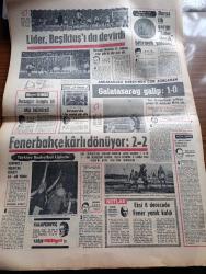Milliyet Gazetesi - 21 Aralık 1970 - Abdi İpekçi Köşe Yazısı - Demokrat Parti Meclis'te Bir Başkan Vekilliği İstiyor - Silahı Bırak Kampanyası Büyüyor - 150 Sendika Silahı Bırak Kampanyasına Davet Edildi - Gomulka İstifa Etti - Ege Bölgesi Yine Sallandı - Türkler Köln'de Bir Erkeği Hadım Ettiler - Türkiye Liselerarası Halk Oyunları Ve Müzik Yarışması - Burhan Felek Köşe Yazısı - Vedat Dalokay Dünyanın En Büyük Camiini Yapacak - Evli Bir Kadının Günlüğünden Yazan Peride Celal Yazı Dizisi - Hoş Memo Karikatür Çizen Al Capp - Maruf Bey Çizen Martin - Johnny Hazard Çizen Frank Robbins - Sahne Aşkları Çizen Leonard Starr - Karaoğlan Yazan Ve Çizen Suat Yalaz - Murat Davman'ın Son Macerası İki Kere İki On İki Eder Yazan Ümit Deniz Yazı Dizisi - Kruşçev'in Anıları Yazı Dizisi - Bektaşi Dediğin Bir Büyük Adem Yazan Hasan Pulur - Gülriz Sururi Ve Engin Cezzar Morfin'e Başladılar - Bossa - Lider Bursaspor Beşiktaş'ı Da Devirdi - Galatasaray Ankaragücü Karşısında 1 0 Galip - Fenerbahçe