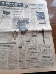Milliyet Gazetesi - 16 Aralık 1970 - Sunay Ve İnönü'nün Demeçleri Yazan Abdi İpekçi Köşe Yazısı - İsmet İnönü Bütün Sorunların Hal Yolu Demokratik Rejimde Vardır - Süleyman Demirel İçin Onsekiz Kişi Söz İstedi - Cevdet Sunay'ın Gazetemizde Özel Demeci Anayasa Dışında Bir Çare Yoktur - Le Figaro Gazetesi Ordu Süleyman Demirel'in İstifasını İstiyor - Sovyet Venüs Aracı Gezegene Dün Ulaştı - Rumlar Girne Yolunu Kapadı - Olayların İzinde Yazan İsmail Cem - Franko Dün Olağan Üstü Hâl İlan Etti - Evli Bir Kadının Günlüğünden Yazan Peride Celal Yazı Dizisi - Hoş Memo Karikatür Çizen Al Capp - Johnny Hazard Çizen Frank Robbins - Sahne Aşkları Çizen Leonard Starr - Allahlık Ali Bey Çizen Swan - Maruf Bey Çizen Martin - Karaoğlan Yazan Ve Çizen Suat Yalaz - Murat Davman'ın Son Macerası İki Kere İki On İki Eder Yazan Ümit Deniz Yazı Dizisi - Kruşçev'in Anıları Yazı Dizisi - Milliyet Yılın Sporcusu Anketi - Jokey Ekrem Kurt - Boksör Seyfi Tatar - Futbolcu Can Bartu - Maratoncu Hüseyin Aktaş