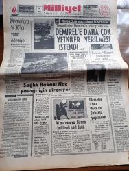 Milliyet Gazetesi - 14 Aralık 1970 - Çarşamba'nın Gelişi Yazan Abdi İpekçi Köşe Yazısı - Memurlara %30'lar Yarın Ödeniyor - Süleyman Demirel'e Daha Çok Yetkiler Verilmesi İstendi - İsmet İnönü Sanki Hükümet Yok Gibi - Sağlık Bakanı Hac Yasağı İçin Direniyor - Ülkü Ocakları Bütün Davalara Sahip Çıkacak - Kapıcılar Grevi Çalışma Bakanı Seyfi Öztürk'ün  Evinden Alındı - Burhan Felek Köşe Yazısı - 13 Dilde Şarkı Söyleyen Zaliha Londra'yı Fethediyor - Renault Fabrikalarında Günde Tam 5 Bin Araba Yapılıyor - Evli Bir Kadının Günlüğünden Yazan Peride Celal Yazı Dizisi - Karaoğlan Yazan Ve Çizen Suat Yalaz - Murat Davman'ın Son Macerası İki Kere İki On İki Eder Yazan Ümit Deniz Yazı Dizisi - Hoş Memo Karikatür Çizen Al Capp - Johnny Hazard Çizen Frank Robbins - Sahne Aşkları Çizen Leonard Starr - Allahlık Ali Bey Çizen Swan - Kruşçev'in Anıları Yazı Dizisi - Jackie Onnasis Film Çevirecek - Milli Takım Arnavutluk'u Yendi Ama Öğünemedi