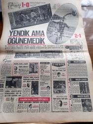 Milliyet Gazetesi - 14 Aralık 1970 - Çarşamba'nın Gelişi Yazan Abdi İpekçi Köşe Yazısı - Memurlara %30'lar Yarın Ödeniyor - Süleyman Demirel'e Daha Çok Yetkiler Verilmesi İstendi - İsmet İnönü Sanki Hükümet Yok Gibi - Sağlık Bakanı Hac Yasağı İçin Direniyor - Ülkü Ocakları Bütün Davalara Sahip Çıkacak - Kapıcılar Grevi Çalışma Bakanı Seyfi Öztürk'ün  Evinden Alındı - Burhan Felek Köşe Yazısı - 13 Dilde Şarkı Söyleyen Zaliha Londra'yı Fethediyor - Renault Fabrikalarında Günde Tam 5 Bin Araba Yapılıyor - Evli Bir Kadının Günlüğünden Yazan Peride Celal Yazı Dizisi - Karaoğlan Yazan Ve Çizen Suat Yalaz - Murat Davman'ın Son Macerası İki Kere İki On İki Eder Yazan Ümit Deniz Yazı Dizisi - Hoş Memo Karikatür Çizen Al Capp - Johnny Hazard Çizen Frank Robbins - Sahne Aşkları Çizen Leonard Starr - Allahlık Ali Bey Çizen Swan - Kruşçev'in Anıları Yazı Dizisi - Jackie Onnasis Film Çevirecek - Milli Takım Arnavutluk'u Yendi Ama Öğünemedi