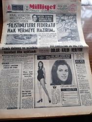 Milliyet Gazetesi - 7 Ekim 1970 - Kral Hüseyin Milliyet'e Özel Demeç Verdi Filistinlilere Federatif Hak Vermeye Hazırım - Metin Toker Genç Kral Hüseyin'in Sigarasını Yakıyor Fotoğraf - Otomotiv Sanayiinde Zorunlu Bir Ayırım Yazan Abdi İpekçi - Bulgaristan Türkiye'ye 30 Milyon Dolar Kredi Veriyor - Türkiye Milli Talebe Federasyonu'na Göre Kerkük Türklerine Baskı Yapılıyor - Olayların İzinde Yazan İsmail Cem - Astım Ameliyatla Tedavi Ediliyor - Hoş Memo Karikatür Çizen Al Capp - Johnny Hazard Çizen Frank Robbins - Sahne Aşkları Çizen Leonard Starr - Allahlık Ali Bey Çizen Swan - Maruf Bey Çizen Martin - Karaoğlan Yazan Ve Çizen Suat Yalaz - Tehlikeli Çocuk Çeviren Nihal Akkaya Yazı Dizisi - Şeytanistan Yazan Ali Yüce Yazı Dizisi - Ürdün Katliamı Yazan Mehmet Ali Birand - Corriere Della Sera Sordu Tarık Dursun K. Cevap Verdi -  Aziz Nesin - Metin Serezli Operada Oynayacak - Seeler'in Yerine Alman Milli Takımı Kaptanlığına Getirilen Oweraht Aramızda Klas Farkı Var -Ahmet Bilek İntihar Etti