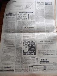 Milliyet Gazetesi - 22 Ekim 1970 - Kolera'dan Dün De  1 Kişi Öldü - Süleyman Demirel Başkan Kim Olsa Hücuma Uğrar - Amerikan Askeri Yardım Heyeti Başkanı Kayboldu - Kraliçe Taç Giyme Balosunda Seçiliyor - Ajda Pekkan - Emel sayın - Bir İstanbullu Şehirde Altında Madeni Bulmuş - Cezayirli Devrimci Lider Kerim Belkasım Öldürüldü - Evli Bir Kadının Günlüğünden Yazan Peride Celal Yazı Dizisi - Hoş Memo Karikatür Çizen Al Capp - Johnny Hazard Çizen Frank Robbins - Sahne Aşkları Çizen Leonard Starr - Allahlık Ali Bey Çizen Swan - Maruf Bey Çizen Martin - Karaoğlan Yazan Ve Çizen Suat Yalaz - Şeytanistan Yazan Ali Yüce Yazı Dizisi - İtiraf Yazan Arthur London Yazı Dizisi - Dünya Bankası Narenciye İçin Kredi Açacak - Futbol Simsarları Anadolu'yu Dolandırıyor - Almanların Ünlü Gol Makinesi Müller Dopingi Yaptığımızı İddia Edenler Delidir - Galatasaray Beşiktaş Pazarı Bekliyor - Fenerbahçeli Ogün Altıparmak Gol Krallığında İddialı - Galatasaray Teknik Direktörü Coşkun Özarı - Cemal Kamacı