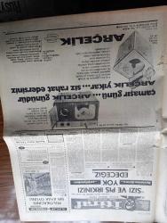 Milliyet Gazetesi - 22 Ekim 1970 - Kolera'dan Dün De  1 Kişi Öldü - Süleyman Demirel Başkan Kim Olsa Hücuma Uğrar - Amerikan Askeri Yardım Heyeti Başkanı Kayboldu - Kraliçe Taç Giyme Balosunda Seçiliyor - Ajda Pekkan - Emel sayın - Bir İstanbullu Şehirde Altında Madeni Bulmuş - Cezayirli Devrimci Lider Kerim Belkasım Öldürüldü - Evli Bir Kadının Günlüğünden Yazan Peride Celal Yazı Dizisi - Hoş Memo Karikatür Çizen Al Capp - Johnny Hazard Çizen Frank Robbins - Sahne Aşkları Çizen Leonard Starr - Allahlık Ali Bey Çizen Swan - Maruf Bey Çizen Martin - Karaoğlan Yazan Ve Çizen Suat Yalaz - Şeytanistan Yazan Ali Yüce Yazı Dizisi - İtiraf Yazan Arthur London Yazı Dizisi - Dünya Bankası Narenciye İçin Kredi Açacak - Futbol Simsarları Anadolu'yu Dolandırıyor - Almanların Ünlü Gol Makinesi Müller Dopingi Yaptığımızı İddia Edenler Delidir - Galatasaray Beşiktaş Pazarı Bekliyor - Fenerbahçeli Ogün Altıparmak Gol Krallığında İddialı - Galatasaray Teknik Direktörü Coşkun Özarı - Cemal Kamacı
