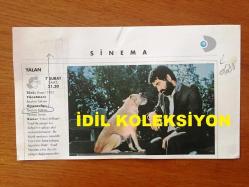 İBRAHİM TATLISES'İN DERGİDEN KESİLME FOTOĞRAFI - İBRAHİM TATLISES'İN ''YALAN'' ADLI FİLMİNİN SİNEMA SAYFASINDAKİ REKLAMINDAN BİR KARE - 20 x 12 cm EBADINDA