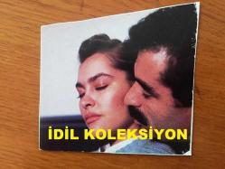 İBRAHİM TATLISES'İN DERGİDEN KESİLME FOTOĞRAFI - İBRAHİM TATLISES'İN HÜLYA AVŞAR İLE BAŞROL OYNADIĞI ''AŞIKSIN'' (1988) ADLI FİLMDEN BİR KARE - 10 x 9 cm EBADINDA