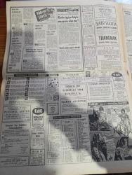 Hürriyet Gazetesi - 8 Ekim 1970 - Etiket Koymayan 20 Lira Ceza Verecek - Fazla Karla Mal Satan Halka Teşhirci Edilecek - İstanbul Belediye Başkanı Fahri Atabey Dükkan Kapatıp Fotoğrafını Bastıracak -  Mavi Bereliler İstanbul'da Asayişi Ele Aldı - Tabur Flamacısı Kütahyalı Komando İsmail Güngör İle Konuştuk - Fazla Ekmek Yiyenler Şeker Hastası Oluyor - Enver Sedat Nasır'ın Yerine Başkan Seçildi - Uyuşturucu Maddelerle Mücadele İçin Birleşmiş Milletler Fon Ayırıyor - 1043 Öğrencili Özel Yüksek Okul Toplum Polisine Veriliyor - Tarkan Yazan Ve Çizen Sezgin Burak - Burç Falınız - İstanbul Ankara Radyosu Programı - Berkant'ın Açıklaması Anlaşmaya Riayet Edilmediğinden Küçük Bebek Gaskonyalı Toma Gazinosu İle Alakamız Kalmamıştır - Avrupa'nın Deli Fişeği Rakibimiz Almanya - Göztepe Antrenörü Adnan Süvari Gornik'i Eleyeceğiz Diyor - Fenerbahçe Kulübüne 2 Milyon Liralık Vergi Borcu Geldi - Vefa Kongresi Bugün Yapılıyor