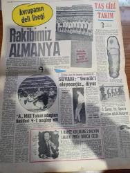 Hürriyet Gazetesi - 8 Ekim 1970 - Etiket Koymayan 20 Lira Ceza Verecek - Fazla Karla Mal Satan Halka Teşhirci Edilecek - İstanbul Belediye Başkanı Fahri Atabey Dükkan Kapatıp Fotoğrafını Bastıracak -  Mavi Bereliler İstanbul'da Asayişi Ele Aldı - Tabur Flamacısı Kütahyalı Komando İsmail Güngör İle Konuştuk - Fazla Ekmek Yiyenler Şeker Hastası Oluyor - Enver Sedat Nasır'ın Yerine Başkan Seçildi - Uyuşturucu Maddelerle Mücadele İçin Birleşmiş Milletler Fon Ayırıyor - 1043 Öğrencili Özel Yüksek Okul Toplum Polisine Veriliyor - Tarkan Yazan Ve Çizen Sezgin Burak - Burç Falınız - İstanbul Ankara Radyosu Programı - Berkant'ın Açıklaması Anlaşmaya Riayet Edilmediğinden Küçük Bebek Gaskonyalı Toma Gazinosu İle Alakamız Kalmamıştır - Avrupa'nın Deli Fişeği Rakibimiz Almanya - Göztepe Antrenörü Adnan Süvari Gornik'i Eleyeceğiz Diyor - Fenerbahçe Kulübüne 2 Milyon Liralık Vergi Borcu Geldi - Vefa Kongresi Bugün Yapılıyor