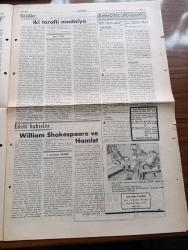 Kudret Gazetesi - 28 Mart 1949 - Orta Şarkta İkinci Planda Mı Yazan Nureddin Ardıçoğlu Köşe Yazısı - Millet Partisinin Merkez Bucağının Açılışında İki Bin Kişi Hep Bir Ağızdan Bağırdı - Millet Yoludur Hak Yoludur Tuttuğumuz Yol Ey Hak Yaşa Ey Sevgili Millet Yaşa Varol - Bir Hatip Konuşmasında Fuat Köprülü İçin Dedi Ki Fuat Köprülü Vatan Haini Bile Müdafaa Ettim Çürük Yumurtaya Tutuldu - Amerika'da Komünist Tehdidi Altında Bulunanlar Milletlere Bir Buçuk Milyar Dolarlık Askeri Yardım Yapacak - Hikmet Bayur'un Bugünkü Konferansı - Din Hürriyeti Meselesi Yazan Doktor Mustafa Kentli - William Shakespeare Ve Hamlet Yazan C. Şahabettin Gedikoğlu - Dördüncü Murat Hekimbaşı Kulesinin Esrarı Yazan Zuhuri Danışman Yazı işleri - Celal Bayar Edremit'e Geldi - Haftanın Tarihî - Kanlı Taşlar Filmi Oyuncular Vahi Öz Nevin Aypar Aziz Basmacı - Saadettin Kaynak - Hamiyet Yüceses - Ankara'da Oynanan Lig Maçları - Gençlerbirliği 4 M. Teknisyenleri 0 - Ankaragücü 2 Hacettepe 0 - Türkiye Kır Koşusu