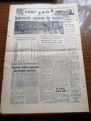 Kudret Gazetesi - 28 Mart 1949 - Orta Şarkta İkinci Planda Mı Yazan Nureddin Ardıçoğlu Köşe Yazısı - Millet Partisinin Merkez Bucağının Açılışında İki Bin Kişi Hep Bir Ağızdan Bağırdı - Millet Yoludur Hak Yoludur Tuttuğumuz Yol Ey Hak Yaşa Ey Sevgili Millet Yaşa Varol - Bir Hatip Konuşmasında Fuat Köprülü İçin Dedi Ki Fuat Köprülü Vatan Haini Bile Müdafaa Ettim Çürük Yumurtaya Tutuldu - Amerika'da Komünist Tehdidi Altında Bulunanlar Milletlere Bir Buçuk Milyar Dolarlık Askeri Yardım Yapacak - Hikmet Bayur'un Bugünkü Konferansı - Din Hürriyeti Meselesi Yazan Doktor Mustafa Kentli - William Shakespeare Ve Hamlet Yazan C. Şahabettin Gedikoğlu - Dördüncü Murat Hekimbaşı Kulesinin Esrarı Yazan Zuhuri Danışman Yazı işleri - Celal Bayar Edremit'e Geldi - Haftanın Tarihî - Kanlı Taşlar Filmi Oyuncular Vahi Öz Nevin Aypar Aziz Basmacı - Saadettin Kaynak - Hamiyet Yüceses - Ankara'da Oynanan Lig Maçları - Gençlerbirliği 4 M. Teknisyenleri 0 - Ankaragücü 2 Hacettepe 0 - Türkiye Kır Koşusu