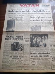 Vatan Gazetesi - 8 Haziran 1949 - Devlet Bakanı Nurullah Esat Sümer İstifa Etti - Kabinede Mühim Değişiklik Var - Demokrat Parti'nin Kongre Delegelerine Yazan Ahmet Emin Yalman Köşe Yazısı - Doğu Diplomatlarının Seyahatleri Kayıtlanıyor - Sovyet Ve Peyk Mensupları İzinsiz Bulundukları Şehrin Belediye Hudutları Dışına Çıkamayacaklar - Yunanistan Dışişleri Bakanı Çaldaris Türk Dostluğu Zaruridir Diyor-   Beşiktaş Bebek Arasında Troleybüs işletilecek - Türk Amerikan Dostluk Cemiyeti Kuruldu - Osmanoğulları Yazan Feridun Fazıl Tülbentçi Yazı Dizisi - Kara Gözlük İptilası Yazan Profesör Doktor A. Süheyl Ünver Köşe Yazısı - Batılılar Berlinin Sovyetlerin Kontrolüne Girmesini Reddetti - Stromboli Yanardağı İntifa Etti - Milli Piyango Dün Çekildi - Ortaşarktan Röportajlar Ortaşark Siyasetinin Çözülüp Düğümlediği Yer Beyrut Yazan Sinan Korle - Güreş Konuşmaları Yazan Ahmet Bahtiyar - Servel Buzdolapları - BSA Bisikletleri - Bulmaca - Radyo Programı - Radyolin Diş Macunu - Krem Pertev