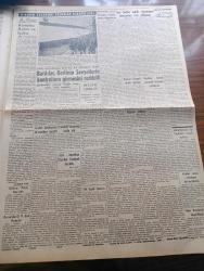 Vatan Gazetesi - 8 Haziran 1949 - Devlet Bakanı Nurullah Esat Sümer İstifa Etti - Kabinede Mühim Değişiklik Var - Demokrat Parti'nin Kongre Delegelerine Yazan Ahmet Emin Yalman Köşe Yazısı - Doğu Diplomatlarının Seyahatleri Kayıtlanıyor - Sovyet Ve Peyk Mensupları İzinsiz Bulundukları Şehrin Belediye Hudutları Dışına Çıkamayacaklar - Yunanistan Dışişleri Bakanı Çaldaris Türk Dostluğu Zaruridir Diyor-   Beşiktaş Bebek Arasında Troleybüs işletilecek - Türk Amerikan Dostluk Cemiyeti Kuruldu - Osmanoğulları Yazan Feridun Fazıl Tülbentçi Yazı Dizisi - Kara Gözlük İptilası Yazan Profesör Doktor A. Süheyl Ünver Köşe Yazısı - Batılılar Berlinin Sovyetlerin Kontrolüne Girmesini Reddetti - Stromboli Yanardağı İntifa Etti - Milli Piyango Dün Çekildi - Ortaşarktan Röportajlar Ortaşark Siyasetinin Çözülüp Düğümlediği Yer Beyrut Yazan Sinan Korle - Güreş Konuşmaları Yazan Ahmet Bahtiyar - Servel Buzdolapları - BSA Bisikletleri - Bulmaca - Radyo Programı - Radyolin Diş Macunu - Krem Pertev