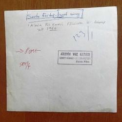 YEŞİLÇAM'IN YILDIZI SEVDA FERDAĞ'IN BÜYÜK BOY ORİJİNAL FOTOĞRAFI - 18 x 17 cm EBADINDA - SİYAH & BEYAZ - SEVDA FERDAĞ'IN İZZET GÜNAY İLE ROL ALDIĞI 1966 YAPIMI ''AİLENİN YÜZ KARASI'' ADLI FİLMİNDEN BİR KARE, 1960'LARDAN BİR FOTOĞRAF